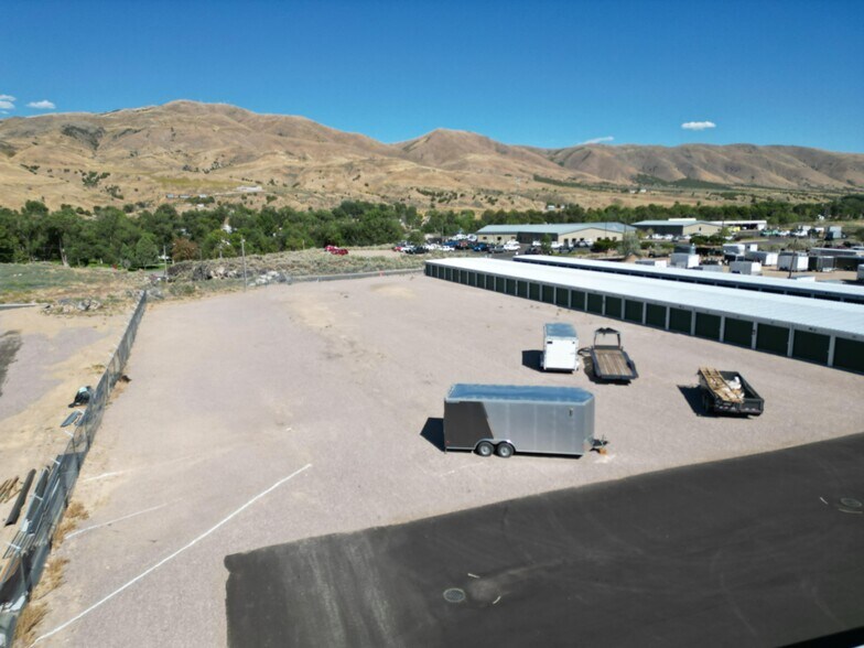 4303 Cliffs Wy, Pocatello, ID à vendre - Photo du bâtiment - Image 2 de 5