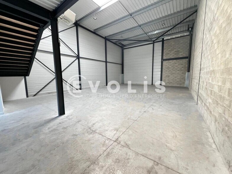 Flex in Villemoisson-sur-Orge for lease - Interior Photo - Image 1 of 6