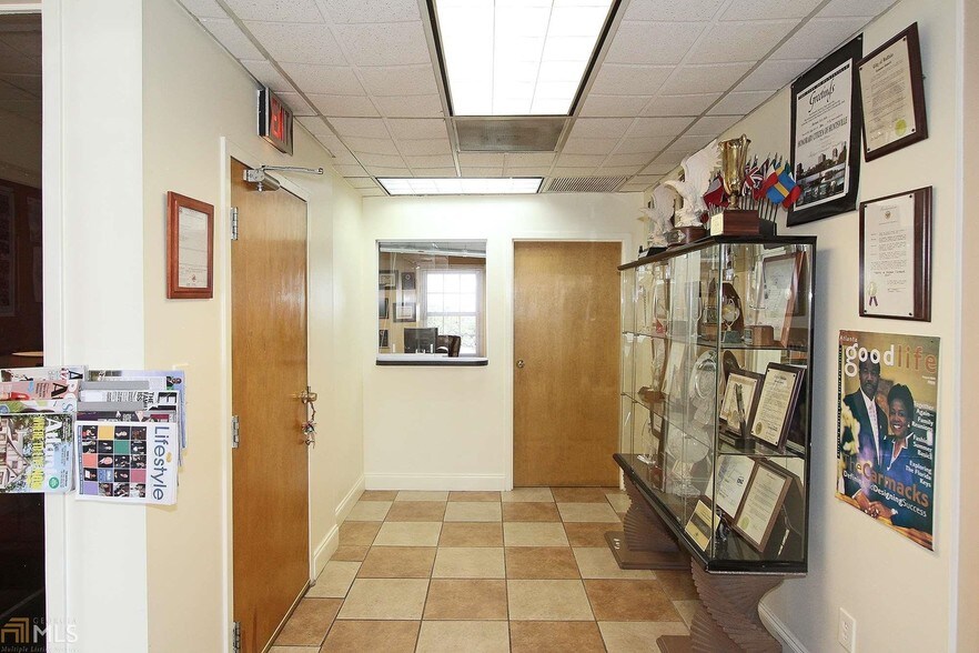 2760 Pleasantwood Dr, Decatur, GA à louer - Photo intérieure - Image 2 de 31