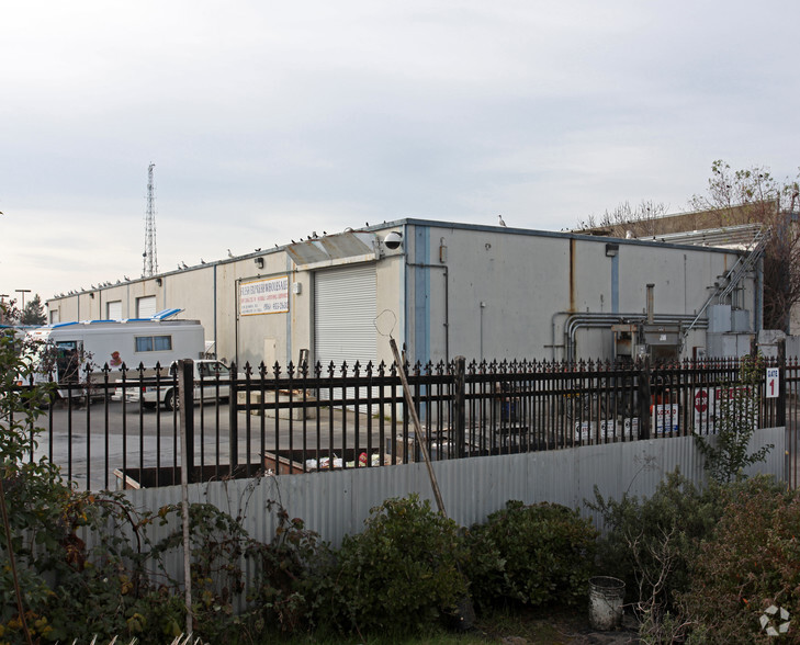 TWO INDUSTRIAL WAREHOUSE BUILDINGS portefeuille de 2 propriétés à vendre sur LoopNet.ca - Photo principale - Image 1 de 1