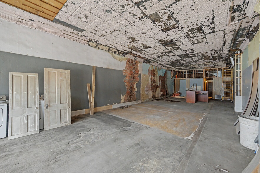 726 12th St, Belle Plaine, IA for sale - Interior Photo - Image 3 of 22