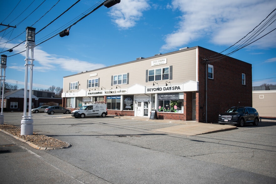 11-21 Alpine Ln, Chelmsford, MA for sale - Building Photo - Image 3 of 6