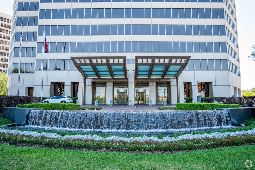 2929 Allen Pky, Houston, TX for lease - Building Photo - Image 2 of 5