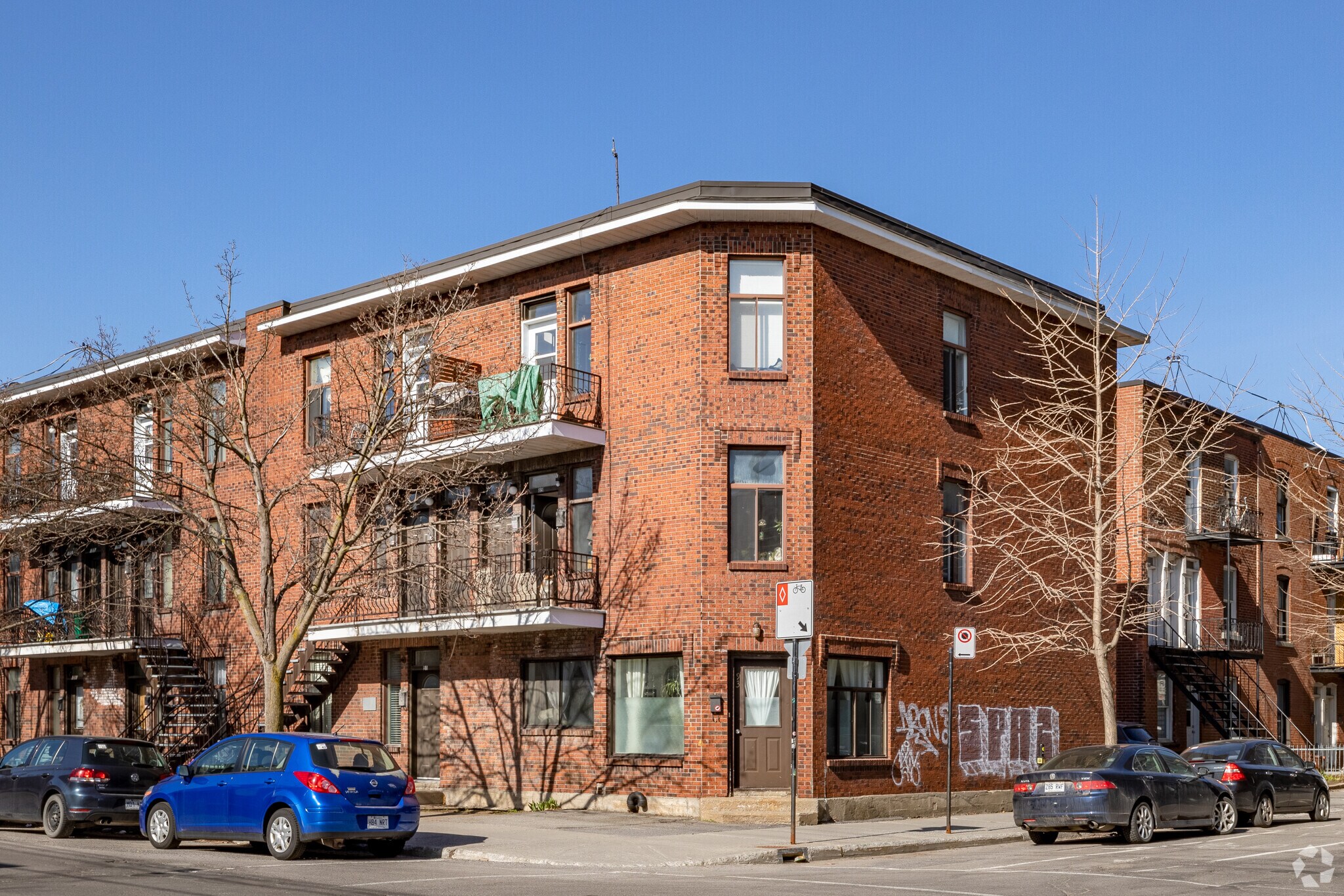 83-93 Rue Maguire, Montréal, QC for sale Primary Photo- Image 1 of 1