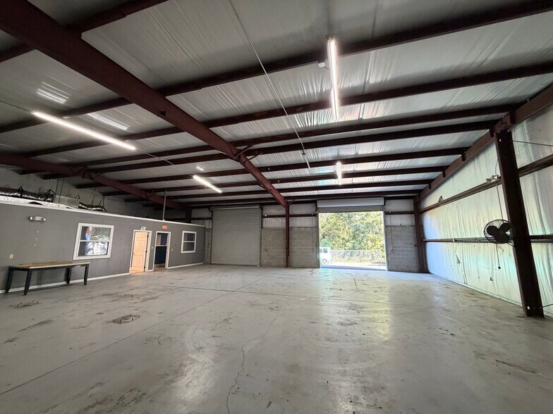 7075 S Pine Ave, Ocala, FL à louer - Photo du bâtiment - Image 2 de 21