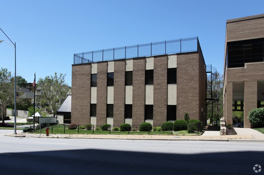 1000 W 46th St, Kansas City, MO à louer - Photo du bâtiment - Image 2 de 5