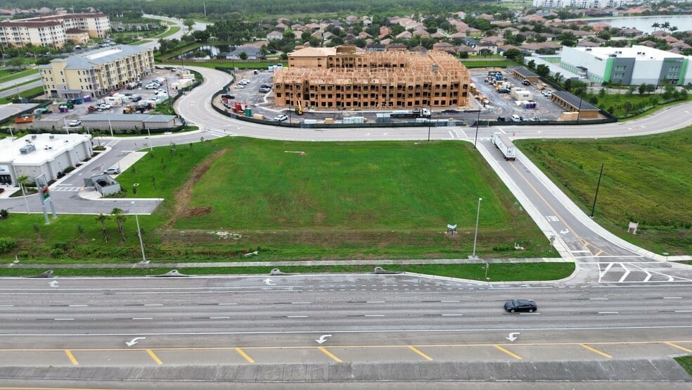 2350 Champion Ring Rd, Fort Myers, FL for lease - Building Photo - Image 3 of 7