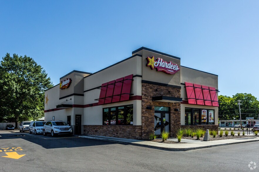 4628 Summer Ave, Memphis, TN à louer - Photo du bâtiment - Image 2 de 4