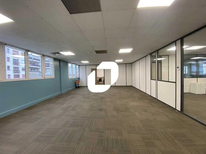 Office in Saint-Ouen-sur-Seine for lease - Interior Photo - Image 3 of 9