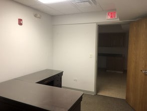 16532 Oak Park Ave, Tinley Park, IL for lease Interior Photo- Image 2 of 6