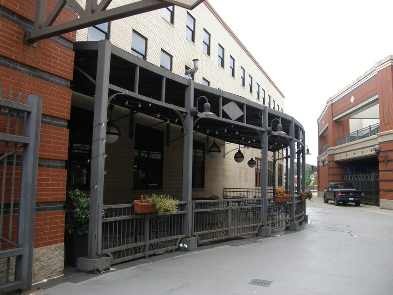 326 S Main St, Akron, OH à vendre - Photo du bâtiment - Image 2 de 6