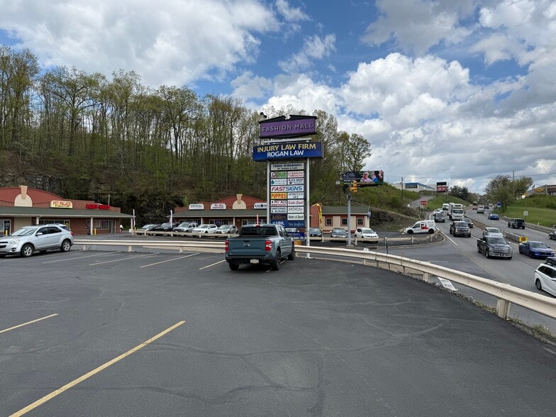 205-235 Scranton Carbondale Hwy, Scranton, PA for lease - Building Photo - Image 3 of 9