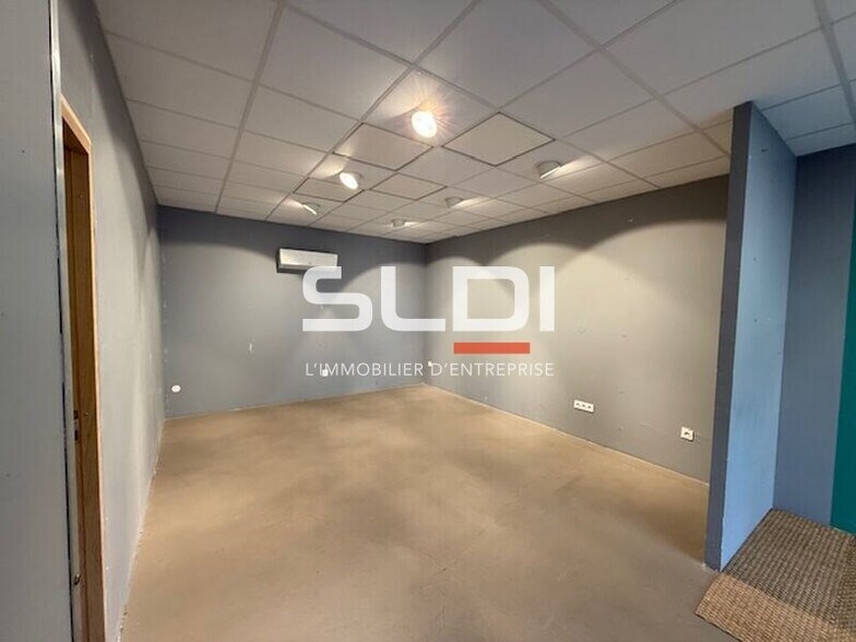 Route De Bourgoin, Diémoz for lease - Interior Photo - Image 2 of 4