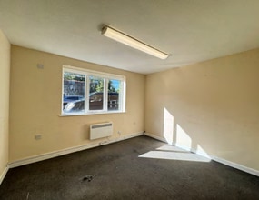 2 Suprema Av, Edington for lease Interior Photo- Image 2 of 8