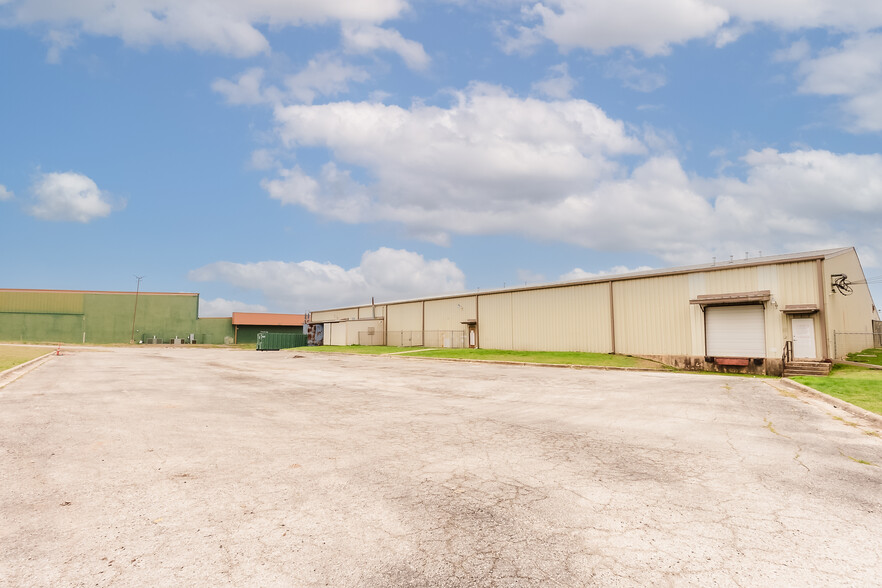 2460 S Interstate 35, San Marcos, TX for lease - Building Photo - Image 3 of 10