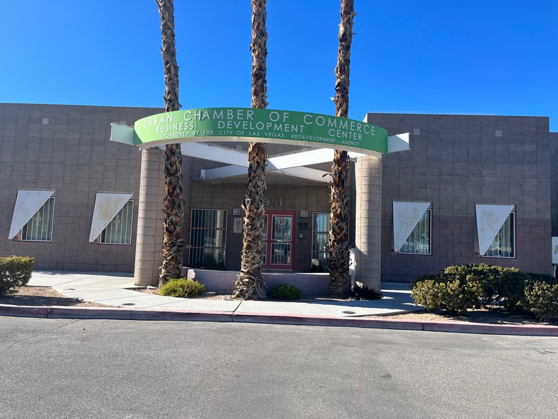 1951 Stella Lake Dr, Las Vegas, NV for lease - Building Photo - Image 2 of 20