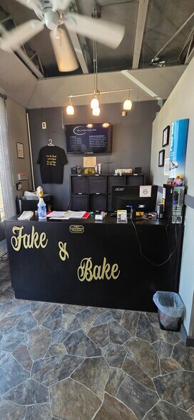 10109 99 Av, Fort Saskatchewan, AB à louer - Photo du bâtiment - Image 3 de 12