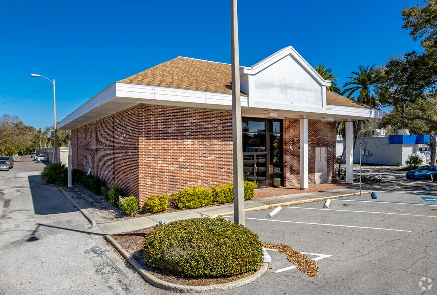 5825 54th Ave N, Kenneth City, FL for sale - Building Photo - Image 2 of 25