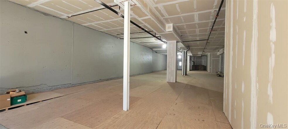 337 Main St, Poughkeepsie, NY à louer - Photo du bâtiment - Image 2 de 15