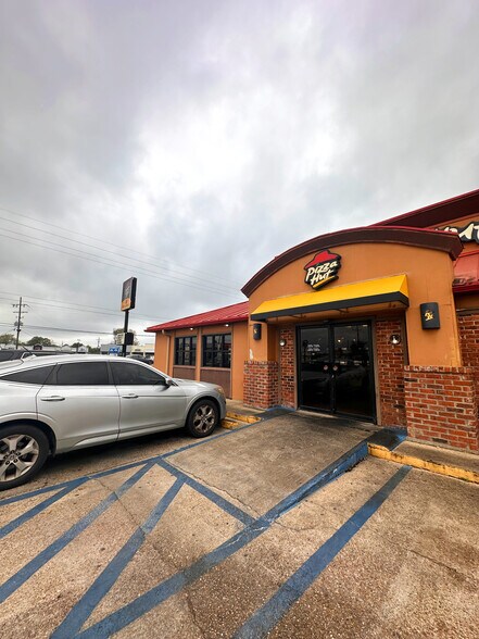 635 E Admiral Doyle Dr, New Iberia, LA à vendre - Photo du bâtiment - Image 2 de 10