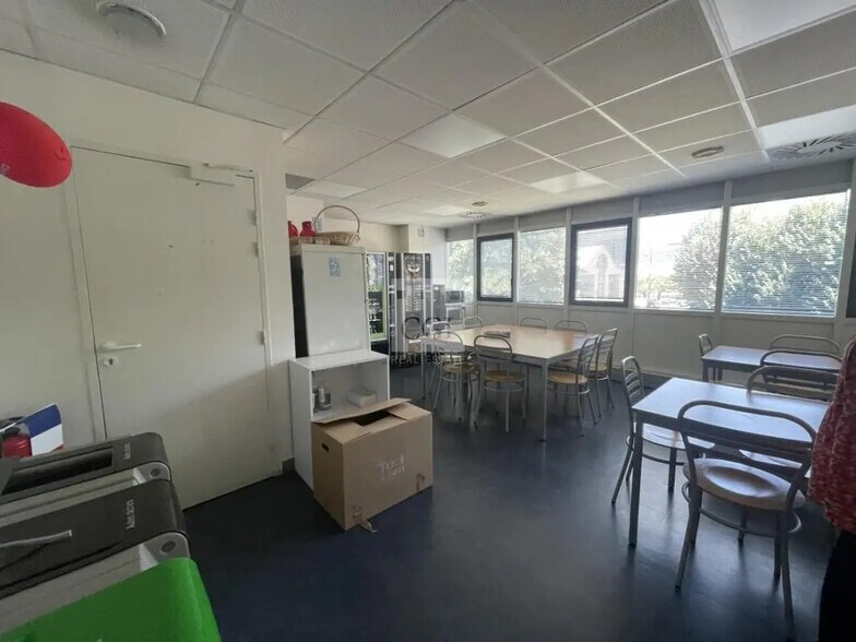 Office in Eybens for sale - Building Photo - Image 2 of 30