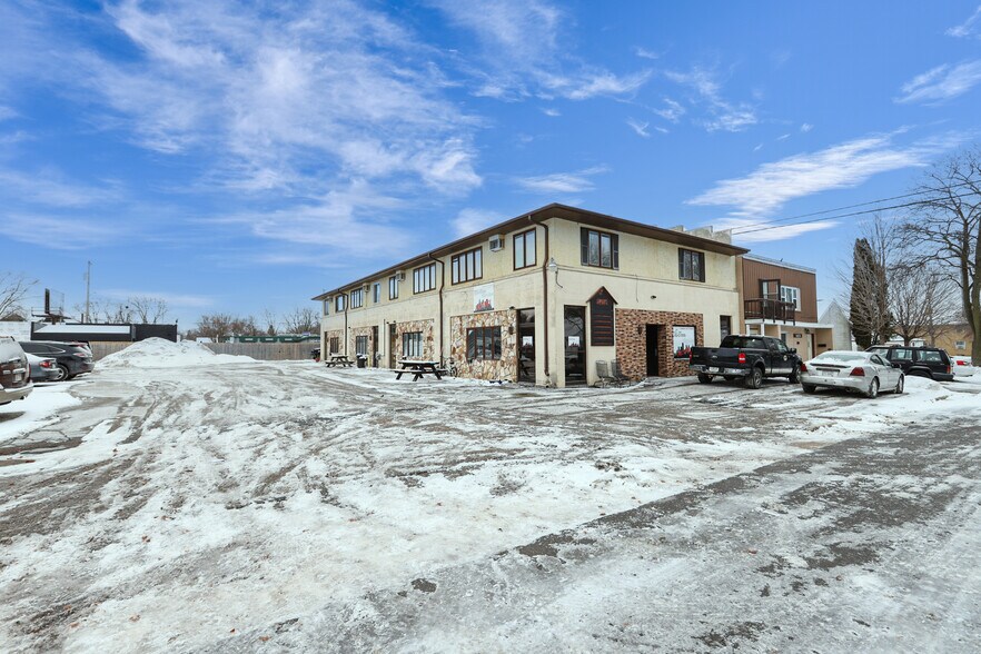 1415-1425 W Kamps Ave, Appleton, WI à louer - Photo du bâtiment - Image 2 de 13
