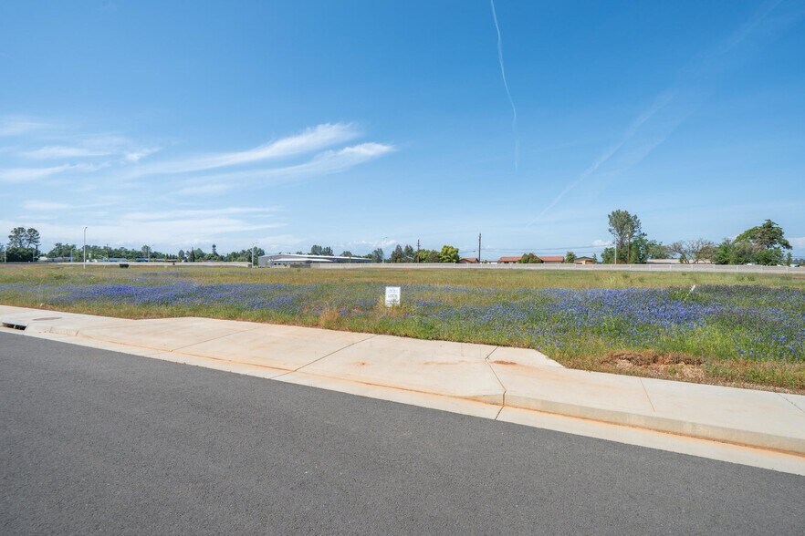 Rancho Industrial Park, Redding, CA à vendre - Aérien - Image 3 de 4