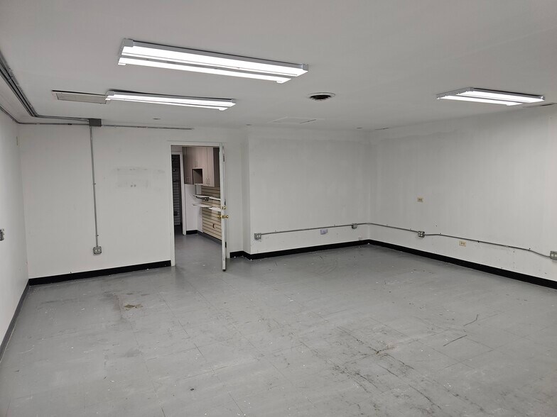 402 W Boughton Rd, Bolingbrook, IL à louer - Photo du bâtiment - Image 2 de 46