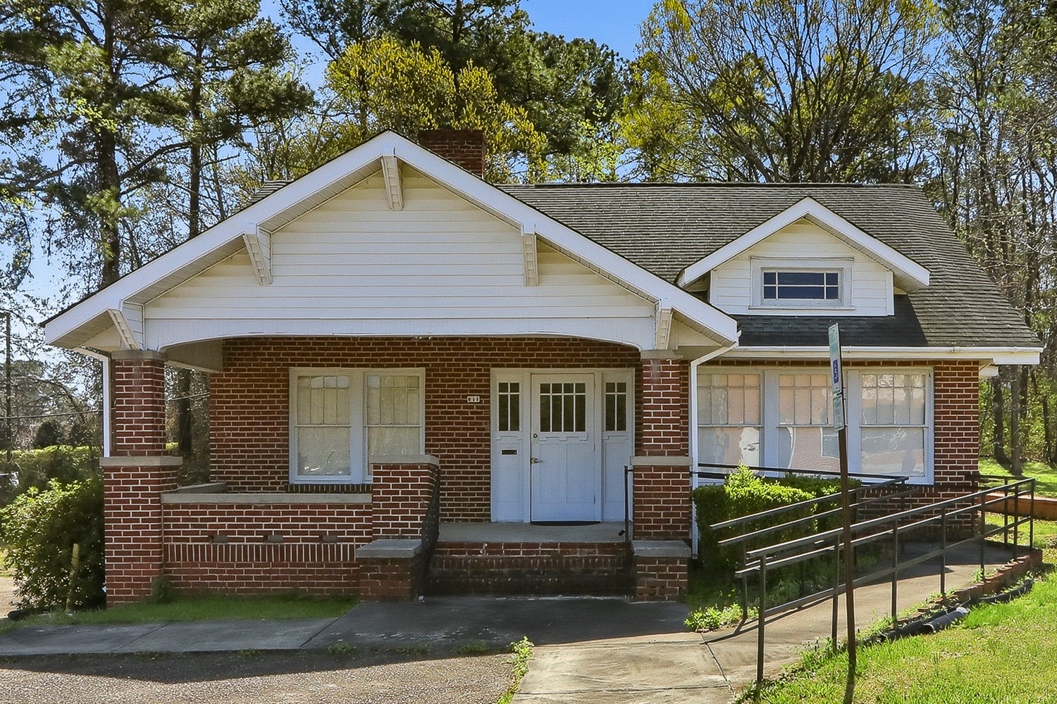 611 Carthage St, Sanford, NC à louer Photo intérieure- Image 1 de 38