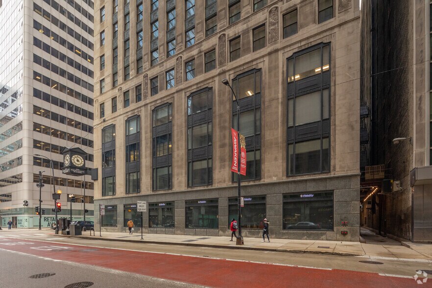 1 N LaSalle St, Chicago, IL à louer - Photo du bâtiment - Image 3 de 11