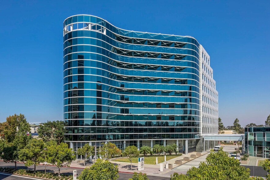 4270 Executive Sq, La Jolla, CA à louer - Photo du bâtiment - Image 1 de 4