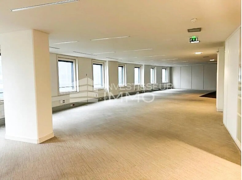 Office in Puteaux for lease - Interior Photo - Image 1 of 2