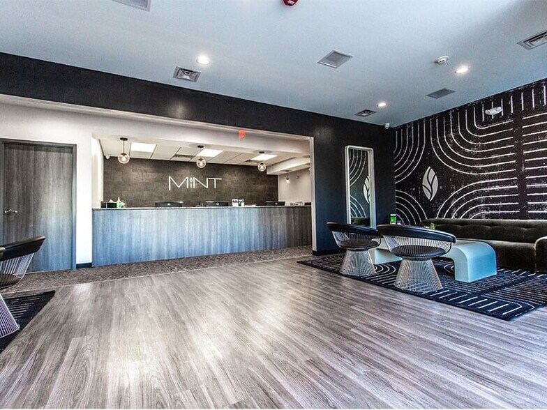 15 N Wolf Rd, Northlake, IL à vendre - Photo intérieure - Image 2 de 4