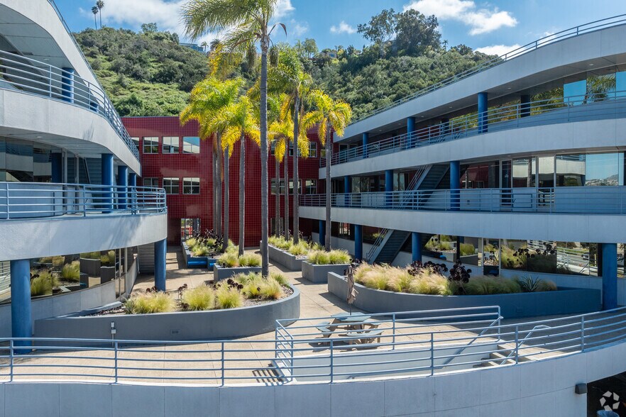 4025 Camino del Rio S, San Diego, CA à louer - Photo du bâtiment - Image 2 de 5