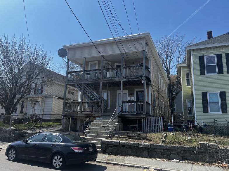 169 Walker St, Lowell, MA à vendre - Photo du bâtiment - Image 2 de 5