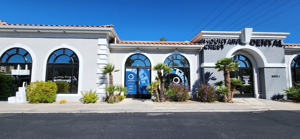 4425 S Pecos Rd, Las Vegas, NV à vendre - Photo du bâtiment - Image 3 de 34