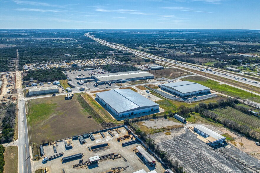 218 EAST portefeuille de 2 propriétés à vendre sur LoopNet.ca - Aérien - Image 3 de 3