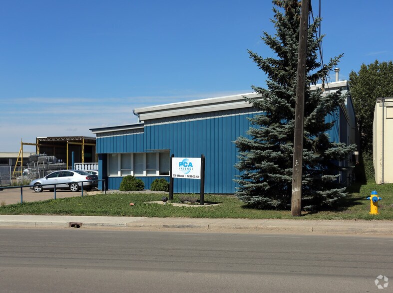 7230 68th Ave NW, Edmonton, AB à vendre - Photo du bâtiment - Image 3 de 9
