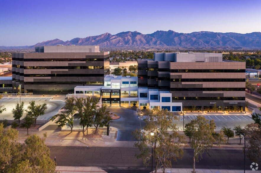 5255-5285 E Williams Cir, Tucson, AZ à louer - Photo du bâtiment - Image 3 de 6