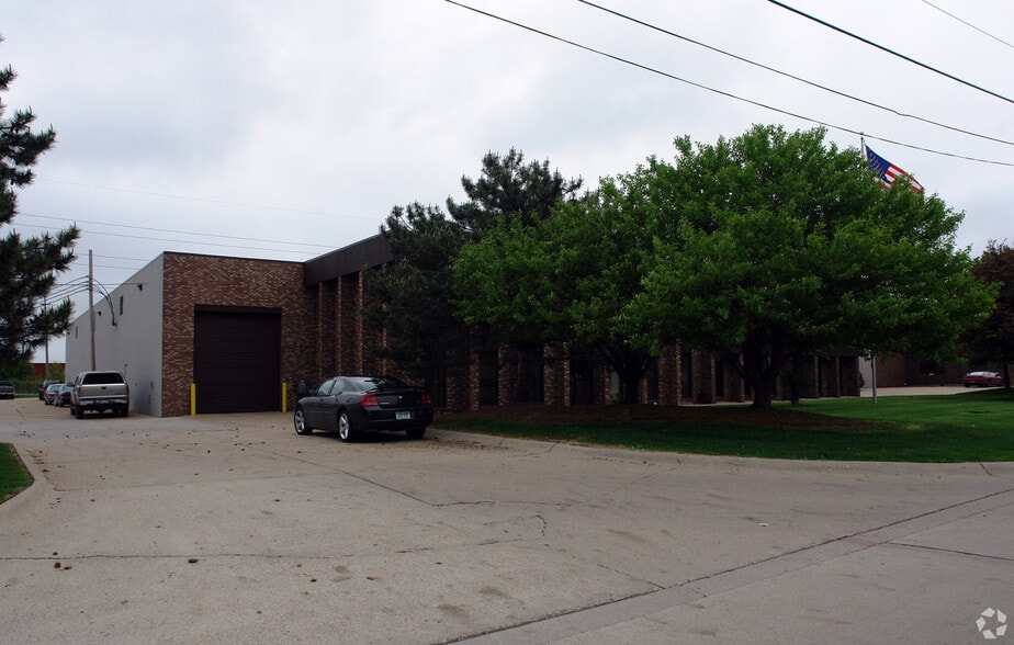 35320 Beattie Dr, Sterling Heights, MI for sale - Building Photo - Image 2 of 9