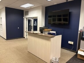 375 Greenbrier Dr, Charlottesville, VA for lease Interior Photo- Image 2 of 7