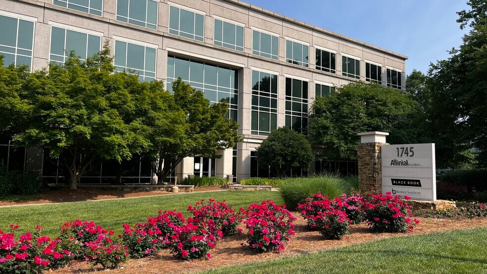 1745 N Brown Rd, Lawrenceville, GA à louer - Photo du bâtiment - Image 3 de 17