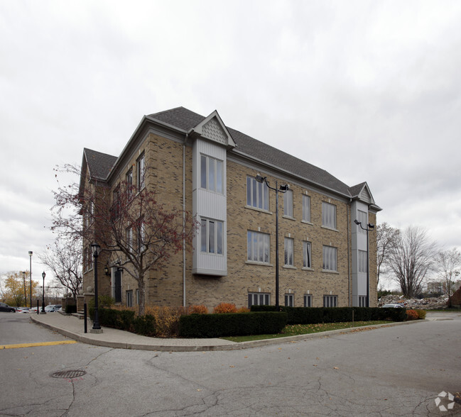 406-410 N Service Rd E, Oakville, ON à vendre - Photo du b timent - Image 3 de 6