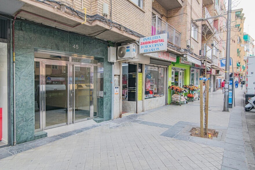 Commerce de détail dans Granada, Granada à vendre - Photo du bâtiment - Image 3 de 8