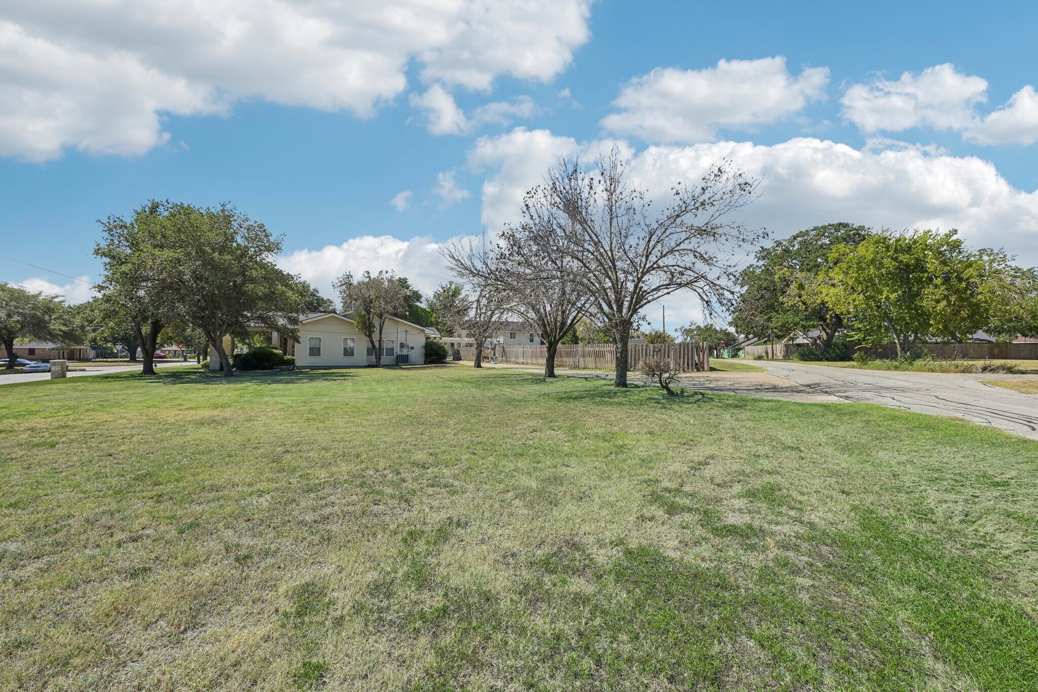 900 N Randolph Ave, Bryan, TX à vendre Photo principale- Image 1 de 1