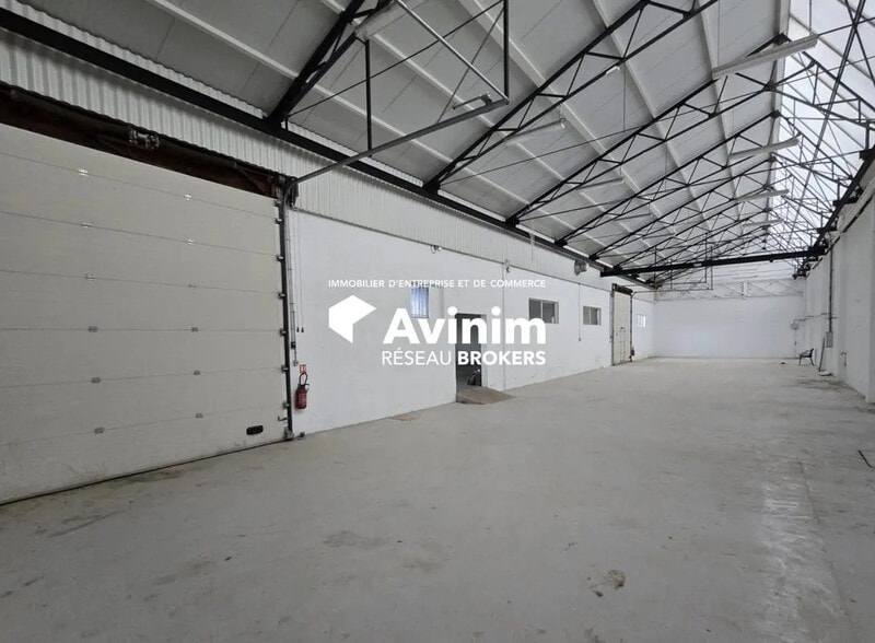 Flex in Saint-Brice-sous-Forêt for lease - Building Photo - Image 3 of 4