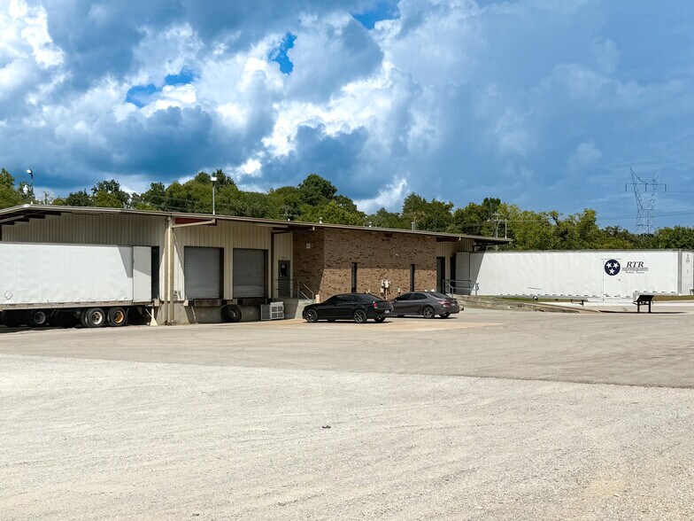 1217 Tradewinds Dr, Columbia, TN à louer - Photo du bâtiment - Image 2 de 2