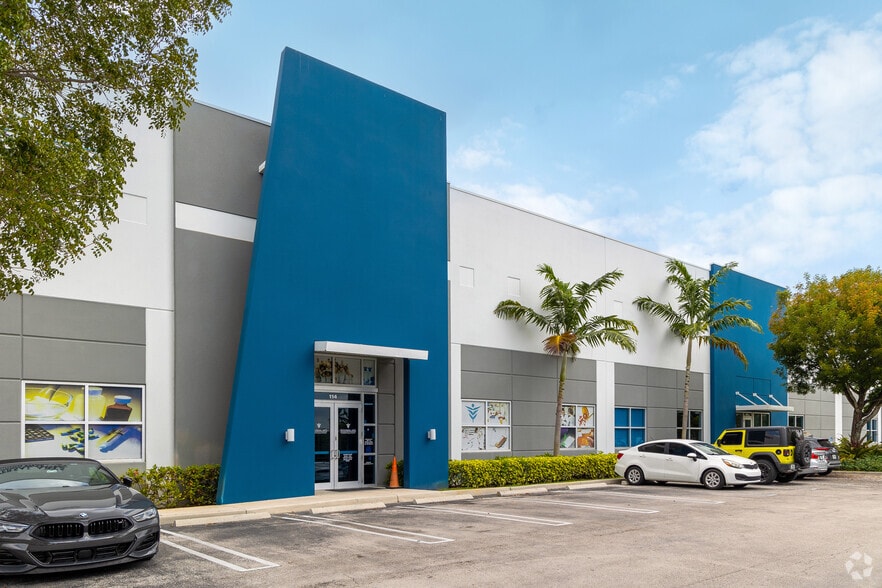 5499 NW 145th St, Opa-locka, FL à louer - Photo du bâtiment - Image 2 de 7