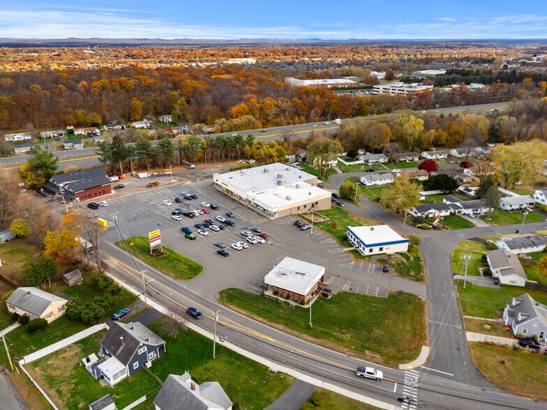 250 Westfield Rd, Holyoke, MA à vendre - Photo du bâtiment - Image 3 de 7