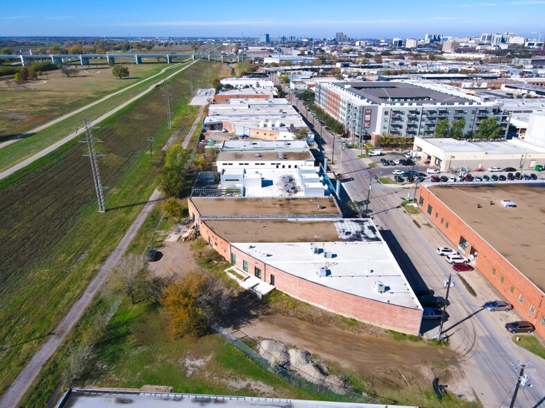 1727-1729 E. Levee Street Sale portfolio of 2 properties for sale on LoopNet.ca - Aerial - Image 3 of 22